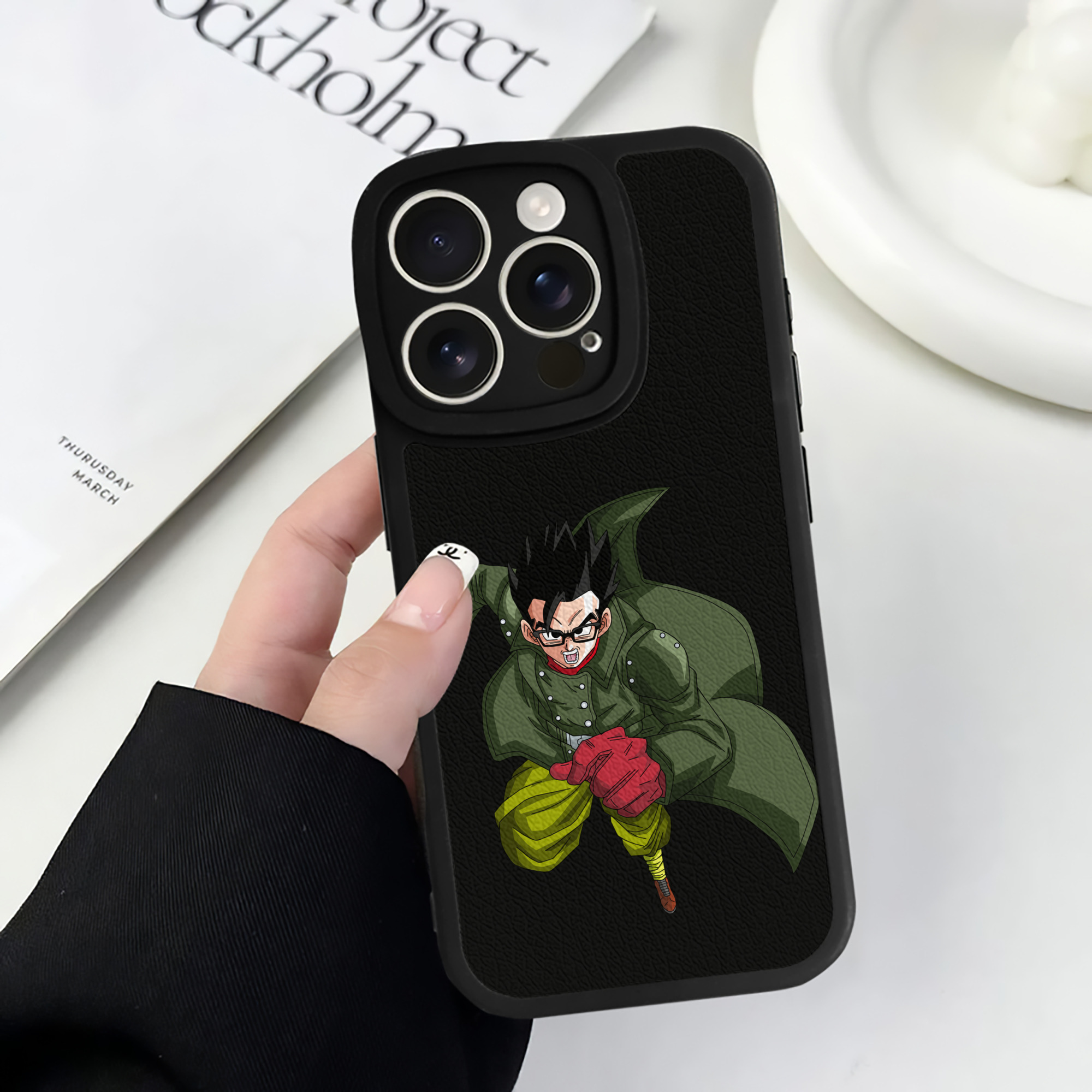 （画像用） ドラゴンボール 孫 悟飯（そんごはん）DRAGON BALL Son Gohan 【iPhone 16シリーズ対応】シリコンスマホケース（レザー調） 材質：シリコン